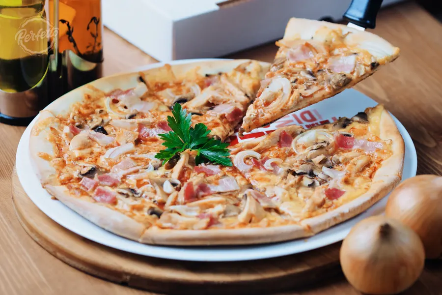Фотография блюда пицца Пицца КГБ (курица+грибы+бекон)